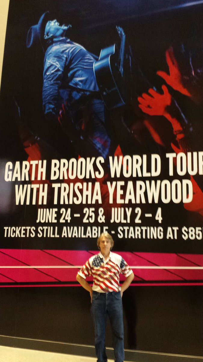 Pam and I are having a great time at the Garth Brooks concert!! #vegas #GarthVegas #GarthBrooks