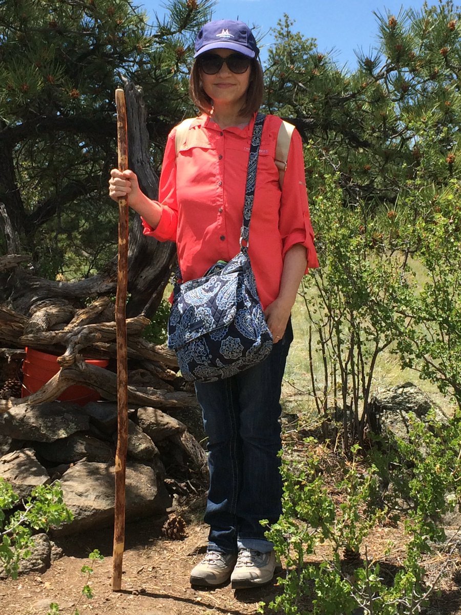 Geocachetalk's tweet photo. #USGeocachingHour she found it! #Tarryall #gc18 https://t.co/AZw4hpIGC6