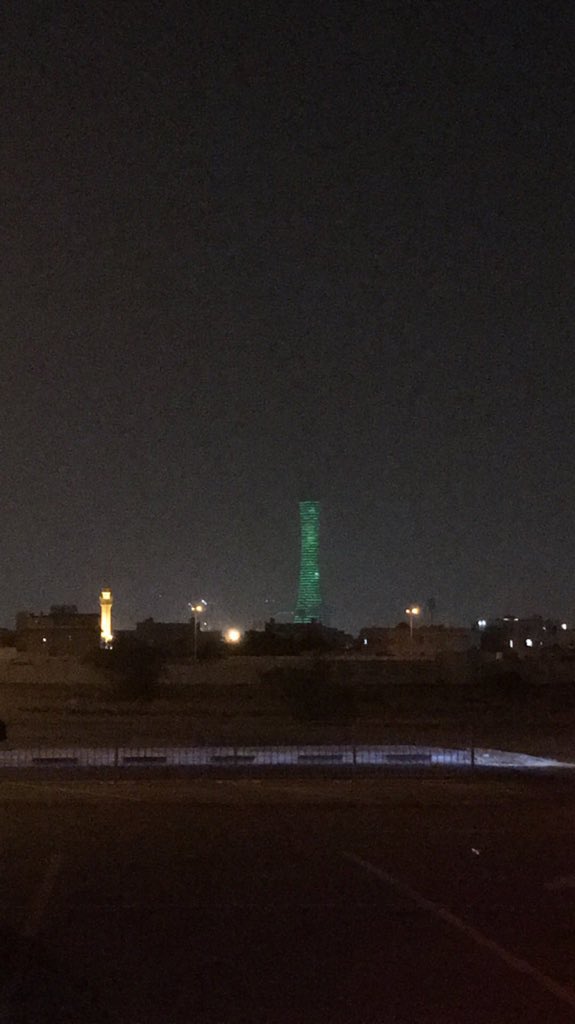 alhamli7705's tweet photo. @A_AlAthbah برج الشعلة باللون الأخضر تضامنآ مع اخوننا فالسعودية https://t.co/IBFezZD9O1