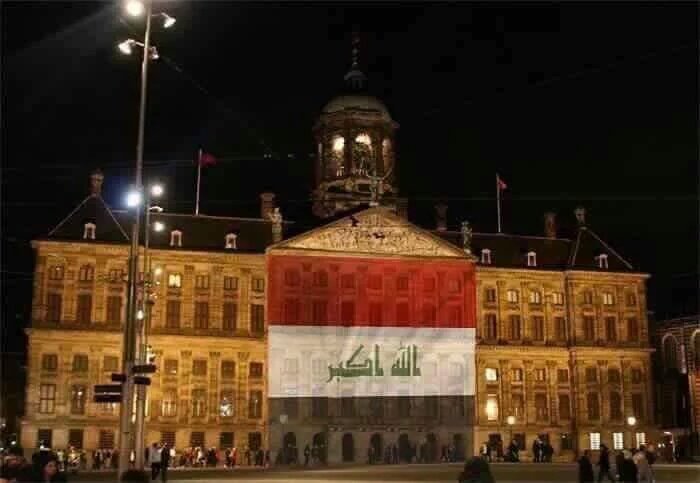 Z3inLover's tweet photo. احتجاجات في #لندن العلم #لعراقي على المراكز في #هولندا العلم #لعراقي فوق سيارات شرطه #السويد تضامنا مع #تفجير_لكرادة https://t.co/1oyqaZwh7C