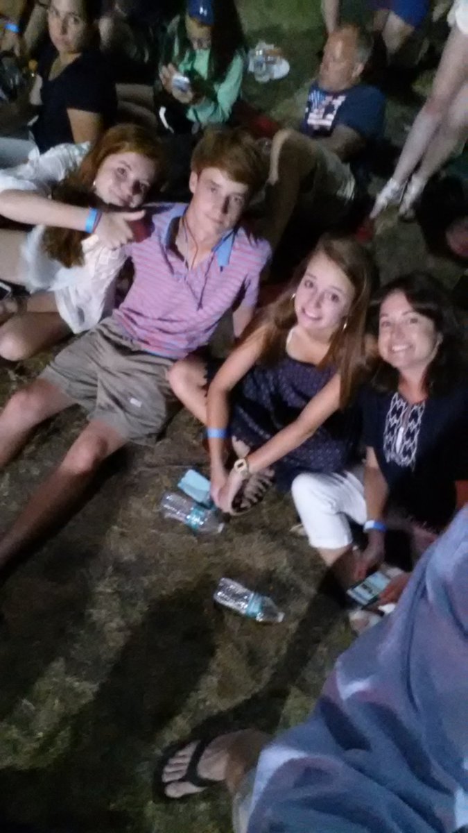 fu89din's tweet photo. #boston4th Happy Birthday America from the Grover's @EricLThompsonPE https://t.co/OGvzX2LisL