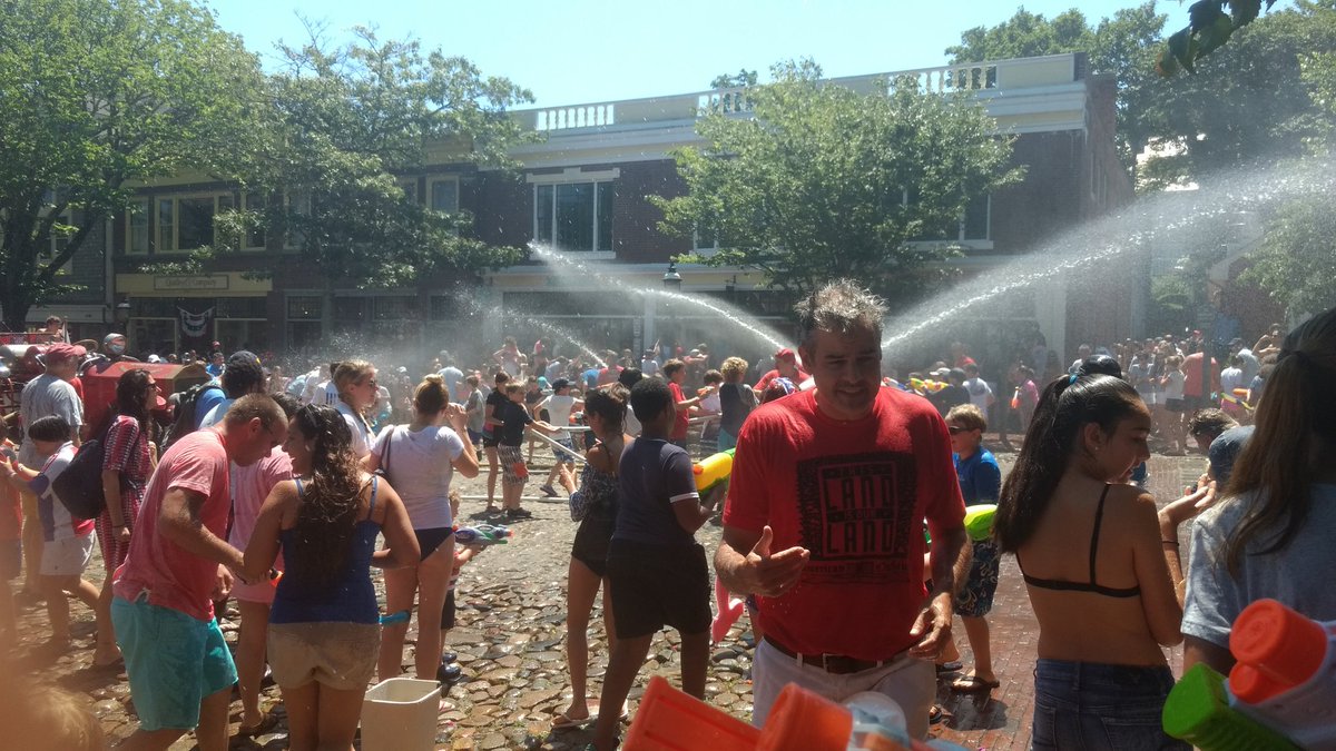 anushi_garg's tweet photo. Fourth of July celebrations! @iep2016 @usicomos #Nantucket #waterfight #mainstreet https://t.co/UFKM9cgnfl