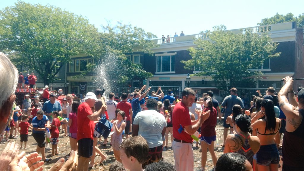 anushi_garg's tweet photo. Fourth of July celebrations! @iep2016 @usicomos #Nantucket #waterfight #mainstreet https://t.co/UFKM9cgnfl