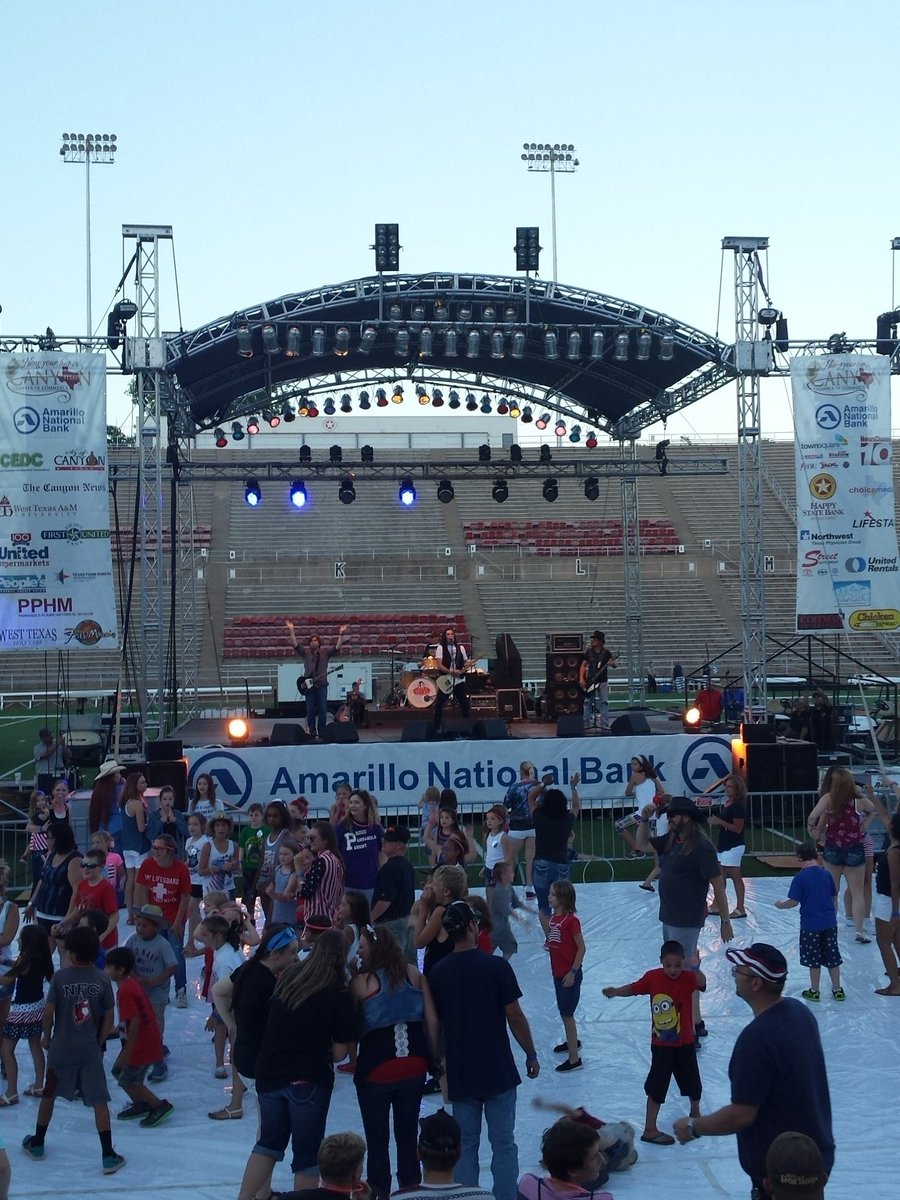 jasonljohnson78's tweet photo. Just watching THE best country band of all time @littletexasband #CTXJuly4 https://t.co/mHW12RMW3h