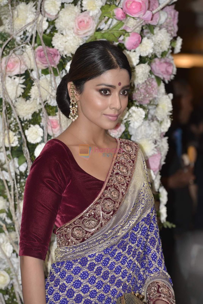 PaintinDubaiRed's tweet photo. @shriya1109 's few sightings around d globe in 2016. Absoluteiy fa.bu.lous.! #StunningShriya #BeautifulBombshell 1/2 https://t.co/50hZZUxBeX