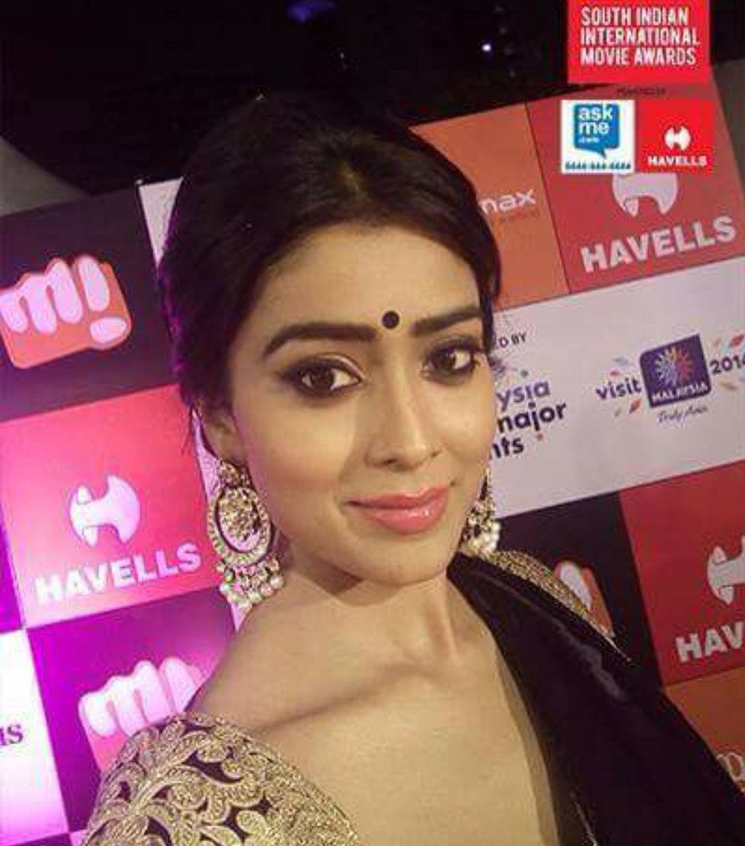 PaintinDubaiRed's tweet photo. .. #StunningShriya #BeautifulBombshell 2/2 https://t.co/Jk1XVWMZFY