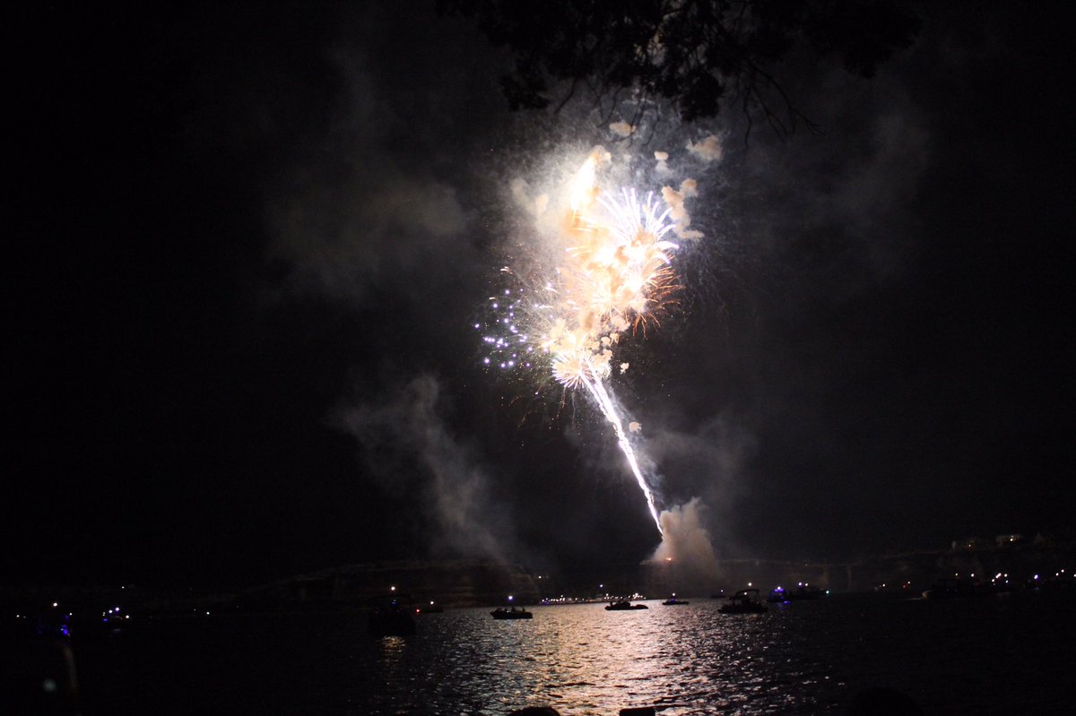 Villamojo's tweet photo. "Never seen fireworks at PK, then you ain't met my Texas yet" @joshabbottband https://t.co/N4Lf8Fewpu