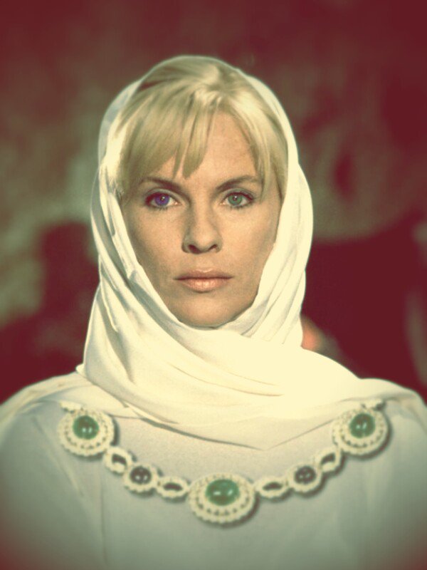 ...sнιεяα gαvε нιм нεя вε∂, вυт ηεvεя нεя нαη∂. ιт αмυsε∂ нεя мσяε тσ мαкε нιм נεαℓσυs.❞ #GameOfThrones #ASOIAF