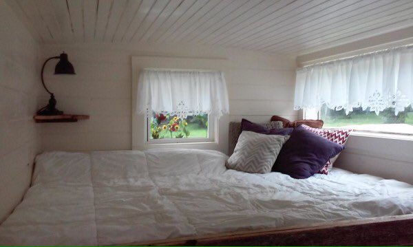 realtinyhouse's tweet photo. The "American Freedom" Tiny Home built by Incredible Tiny Homes in Tennessee 🇺🇸 https://t.co/psH8r81KrI