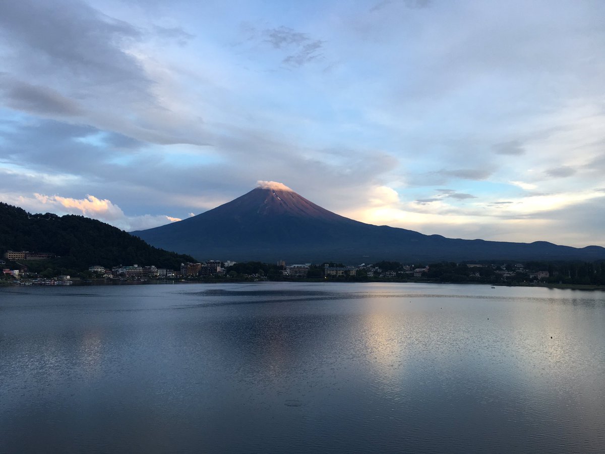jovitzhang's tweet photo. @leepace Yesterday #Kamakura  Today #Kawaguchiko https://t.co/d5ipGvjwI8