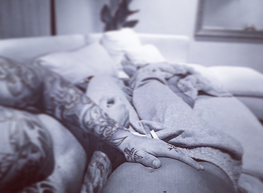 tattedbrunettez tweet picture