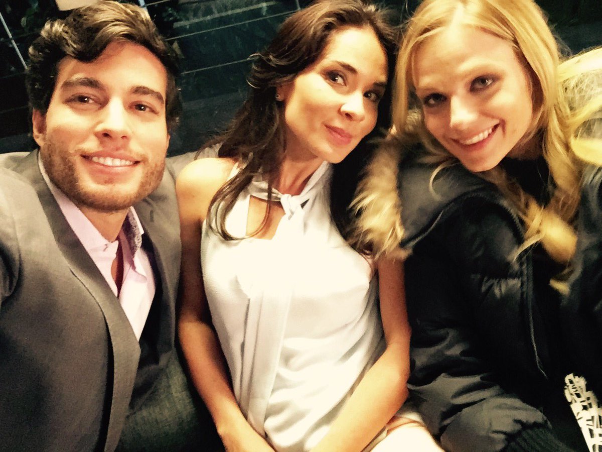 annalayevska's tweet photo. Y aquí seguimos en equipo.. @adriana_louvier @DaniloCarrera https://t.co/LyrUUfQzPG