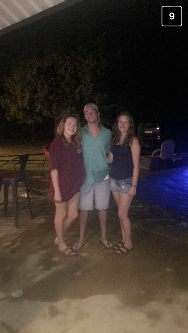 CooperStone_'s tweet photo. Great night with my beautiful sisters!😇 #welookrough #poolallday https://t.co/XGmBWczgk2