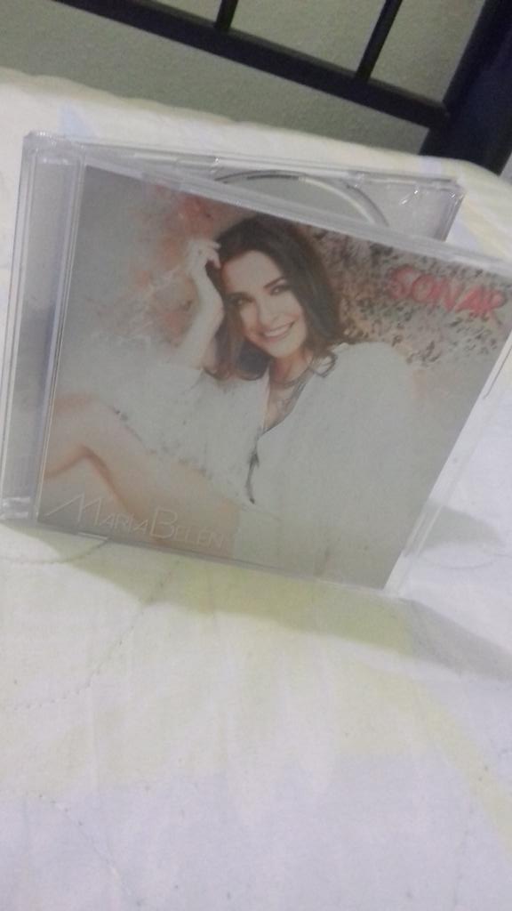ClubMariaBelEsp's tweet photo. Mi hermana me trajo esto desde mexico es lo mejor Ya tenemos el disco en España te amamos @soymariabelenmb 😙😘😍 https://t.co/888Bg9ESdH