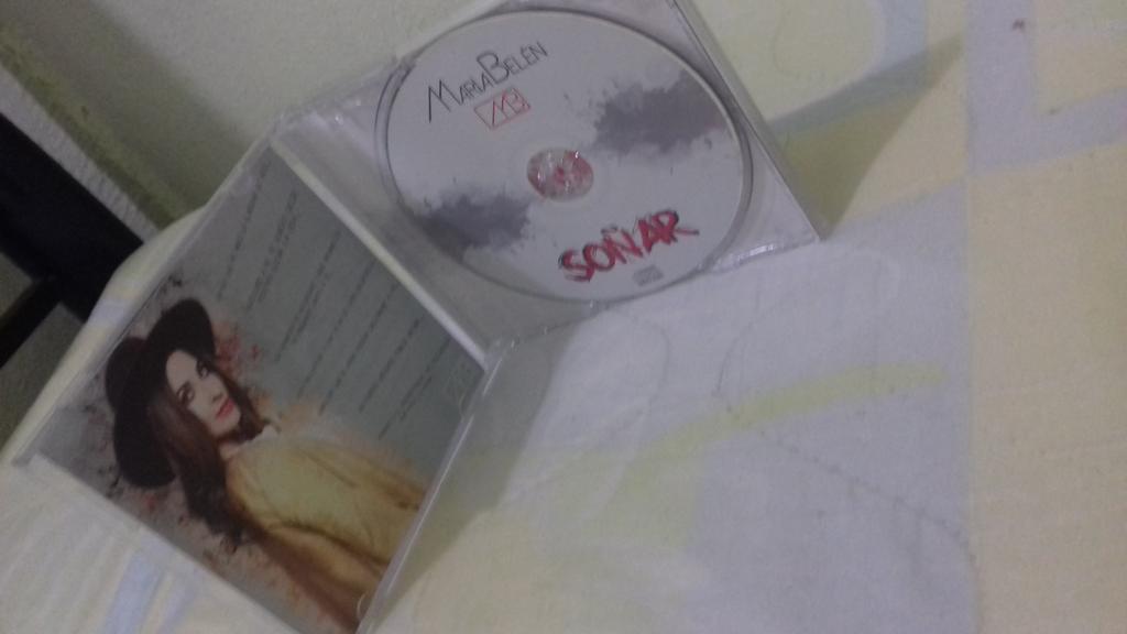 ClubMariaBelEsp's tweet photo. Mi hermana me trajo esto desde mexico es lo mejor Ya tenemos el disco en España te amamos @soymariabelenmb 😙😘😍 https://t.co/888Bg9ESdH