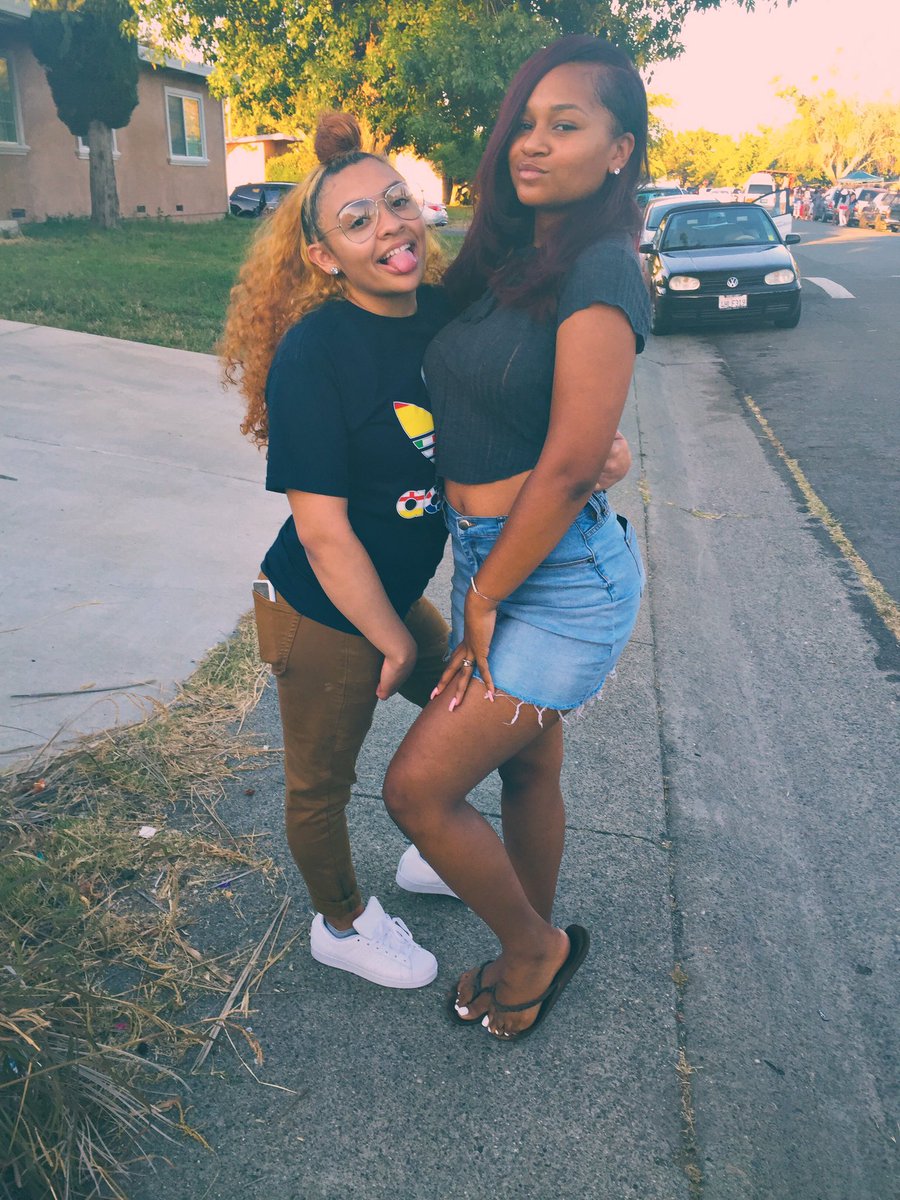 yannerzzz's tweet photo. I missed my bestfriend I love her ❤️ https://t.co/MCez3wuhSm