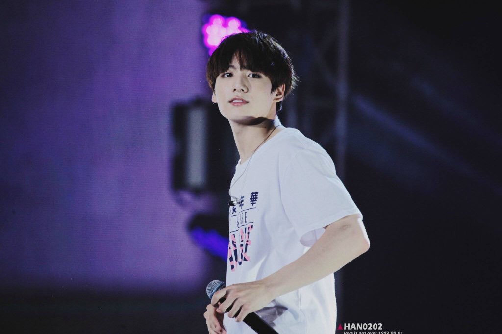 thaoarmy1997's tweet photo. Tự nhiên có cảm giác rất rất rất... NHỚ oppa. Jungkook à! I miss you, I love you #정국 #JUNGKOOK https://t.co/l2JrauX9KH