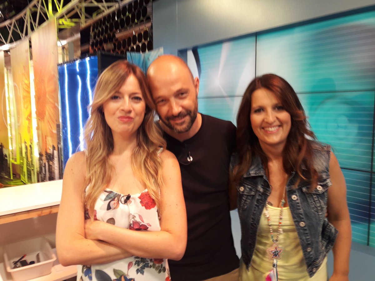 Dijous 7 les Arucitys Girls van al teatre! Fes retweet de #diariodeuncuarenton i 5 entrades dobles poden ser teves!