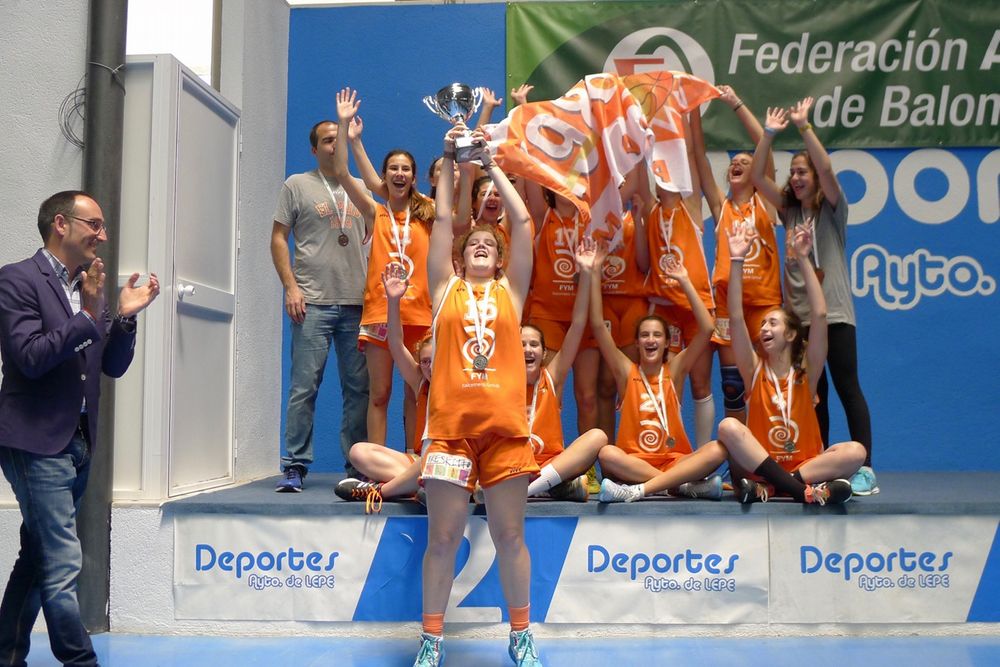 FAB_Malaga's tweet photo. El basket fem malagueño brilla en los #CADEBA2016 con finalistas en todas las categorías! (2 oros y 2 platas) https://t.co/3KpyW8Ilhh