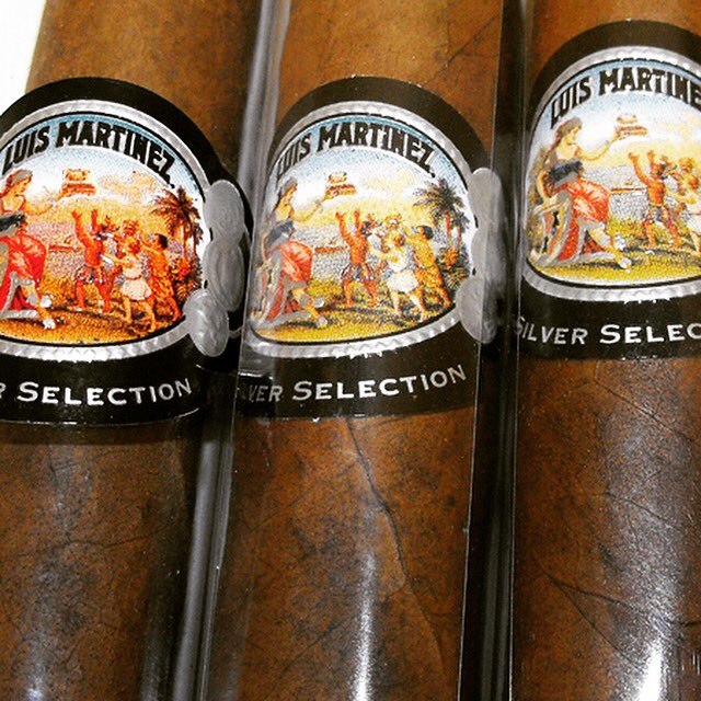 CigarExcel's tweet photo. Luis Martinez Silver Selection

#cigarexcellence  #cigar https://t.co/6R4JXaSEMu