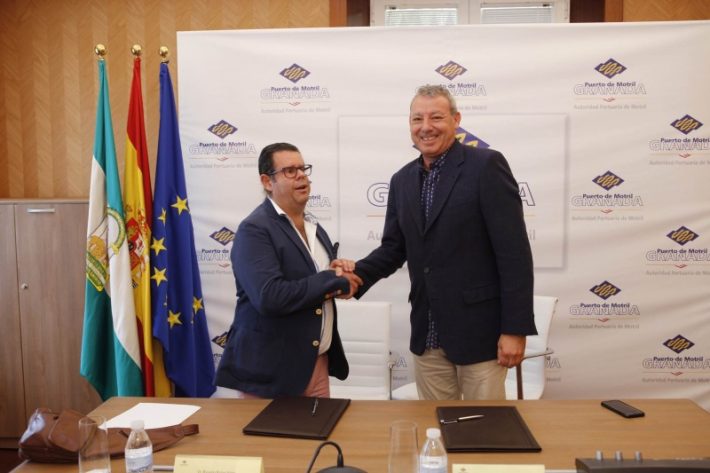 MedPorts's tweet photo. El Puerto de Motril y CLH rubrican un acuerdo para garantizar la seguridad en caso de ... - https://t.co/RmpfQEjcaW https://t.co/lDhgavMUMf
