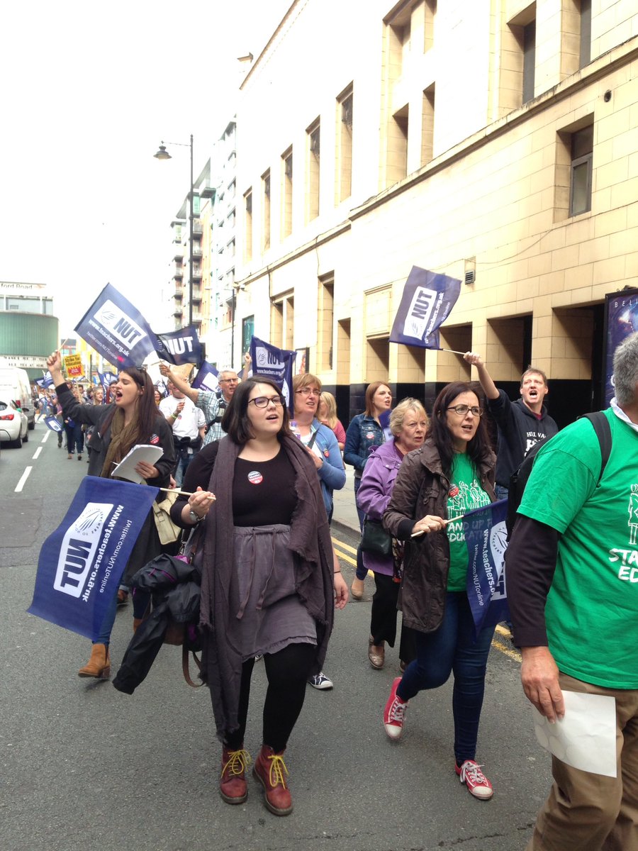 kiritunks's tweet image. Great turnout in #Manchester Great support from public #j5 #investdontcut #tellnickyno