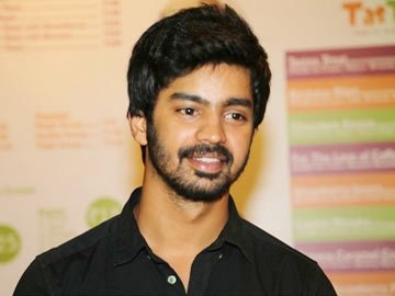 SakshiNews's tweet photo. @MahatOfficial #Chennai600028sequel #mutecharacter
మూగపాత్రలో నటిస్తున్న హీరో
https://t.co/iHWFnvs24b https://t.co/TUYFMQCd3O