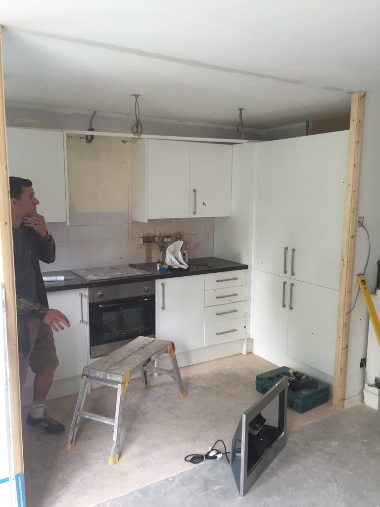Bricknell_Build's tweet photo. Refurb in Abridge almost done &amp; Tennant already in place #BricknellBuild #Property 🏠 https://t.co/3iNqWytiWk