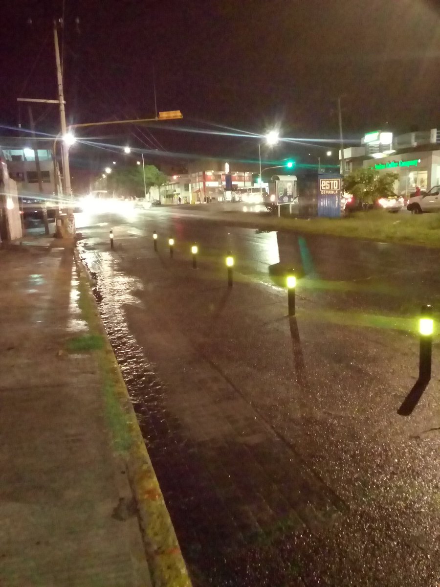 JesusCerezo9's tweet photo. @JavierLopezDiaz. Esquina Boulevard valsequillo y margaritas , vecinos se adueñan de la mitad de la vía pública https://t.co/GqxmWczMPc