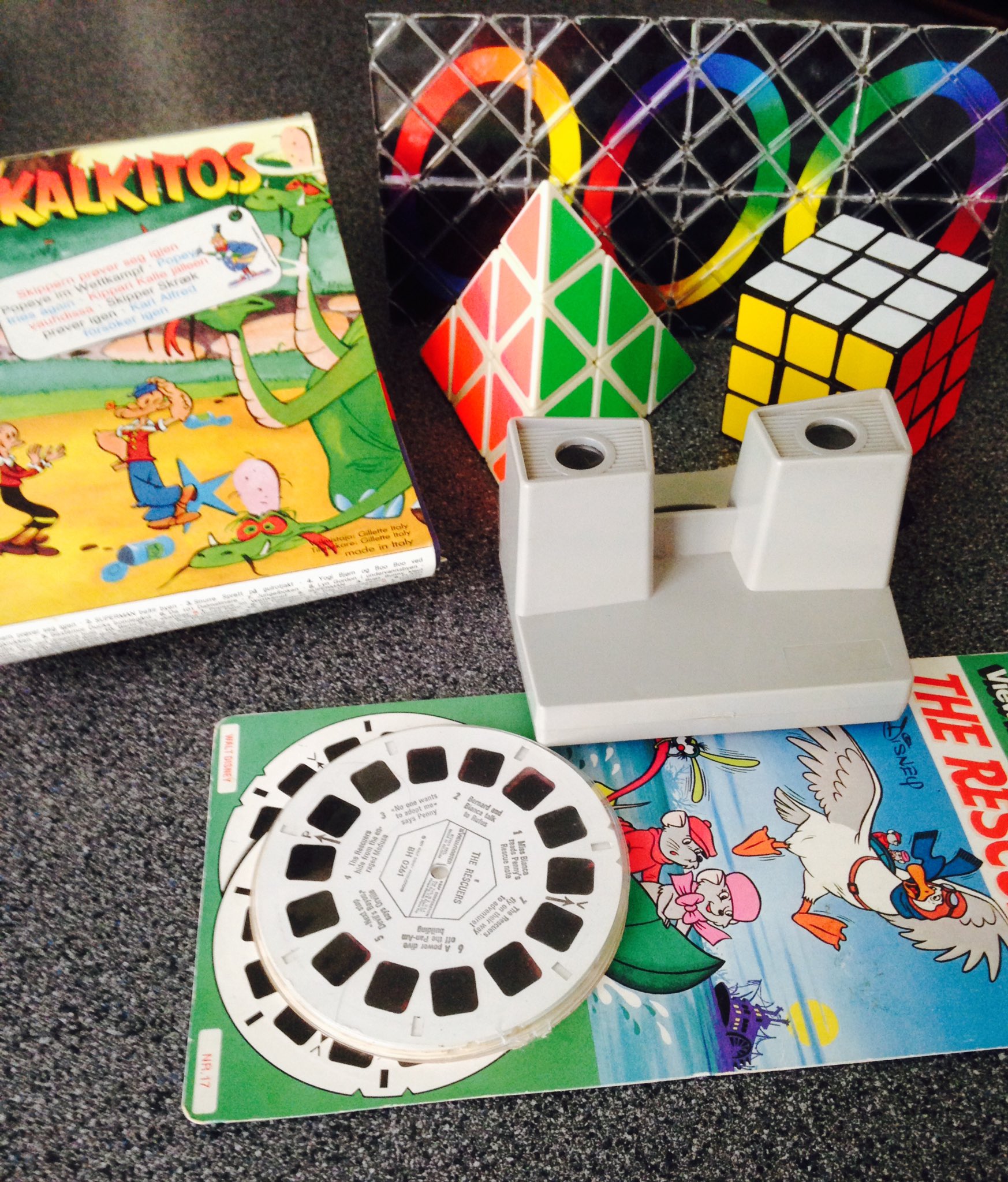Tarja Karlsson on Twitter: "Discoveries from the 80's 😊 @Rubiks_Official  @ViewMaster @kalkitosSG #viewmaster #kalkitos #retro #lelut  https://t.co/DboHBWhTC2" / Twitter