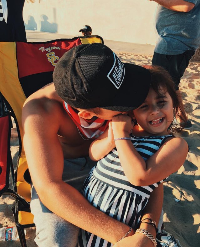 ACMCrewdotcom's tweet image. AustinMahone: Happy 4th of July from me and Summy!! 🇺🇸