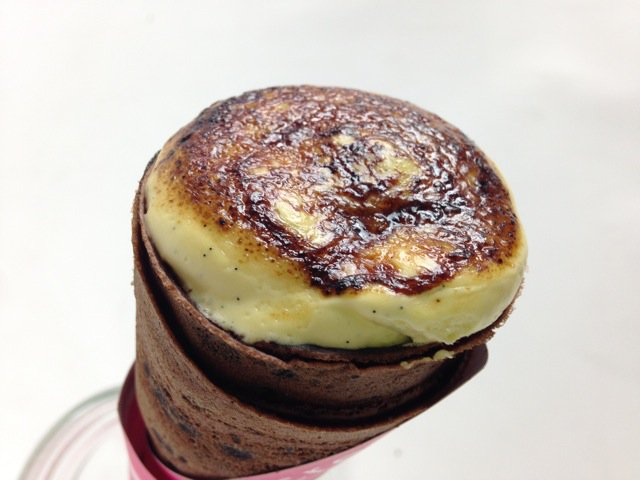 toyamagu's tweet photo. ちなみに有岡くんは、ココア生地のクレープブリュレを丸ごと凍らせたアイスの「クレープブリュレバニラ」も食べてくれました。「かちかちに凍ってますね」「かっちかちやぞ」「ちょいちょい突っ込んできますね〜」のやりとりは丸ごと割愛でした（笑 https://t.co/R2udPlwtNc