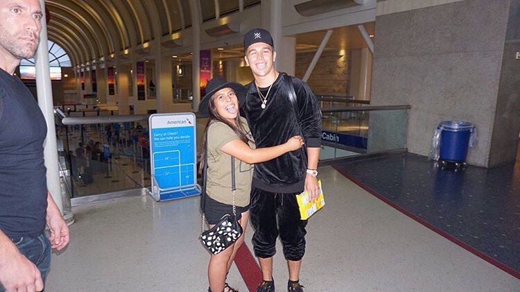 ACMCrewdotcom's tweet image. Austin with Nicole the Celebrity Hunter in LA ! (June 26)
