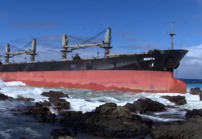 OE_greenmarine's tweet photo. Salvors Start Preparing #MVBenita for #Refloating https://t.co/Zxg357JZyG #Bulker #Mauritius https://t.co/5YPrWDcrF7
