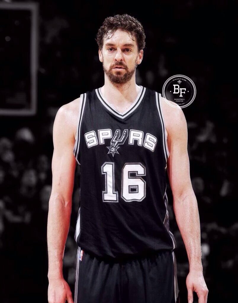 Beardloncesto's tweet photo. ¿Qué tal veis a Pau con la camiseta de San Antonio?:  https://t.co/bJ0dtzDnc6 https://t.co/qgY6kQETVJ