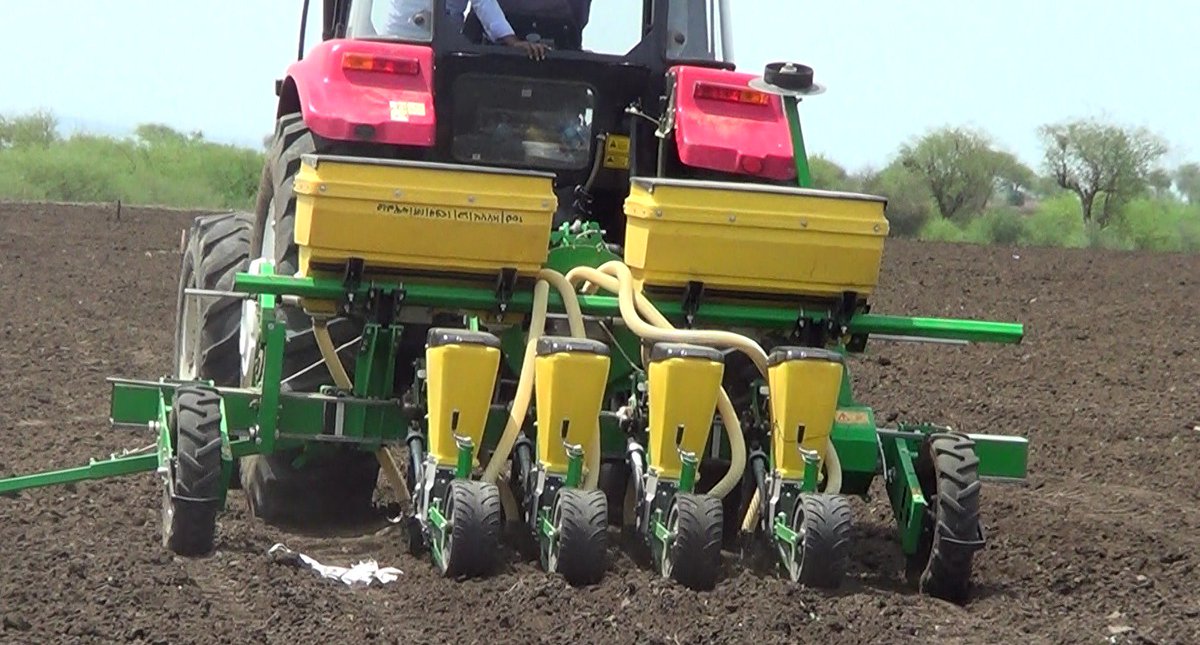 SBNEthiopia's tweet photo. #sesame #rowplanter #demonstration @Humera Agricultural Research Center for #investor farmers https://t.co/habZFdhH92
