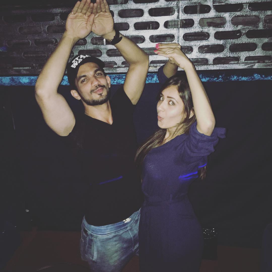 TellyTalkIndia's tweet photo. How many HEARTS💖 for this picture of @Thearjunbijlani? https://t.co/iGtCtiLyqE