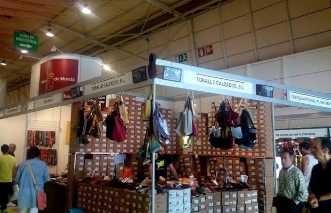 NovaDigitalMag's tweet photo. Empresas murcianas asisten a la feria de artesanía en Lisboa #Manosartesanas @rsinfo_INFO  https://t.co/jr4HWh9CIL https://t.co/imzyp4LSrU