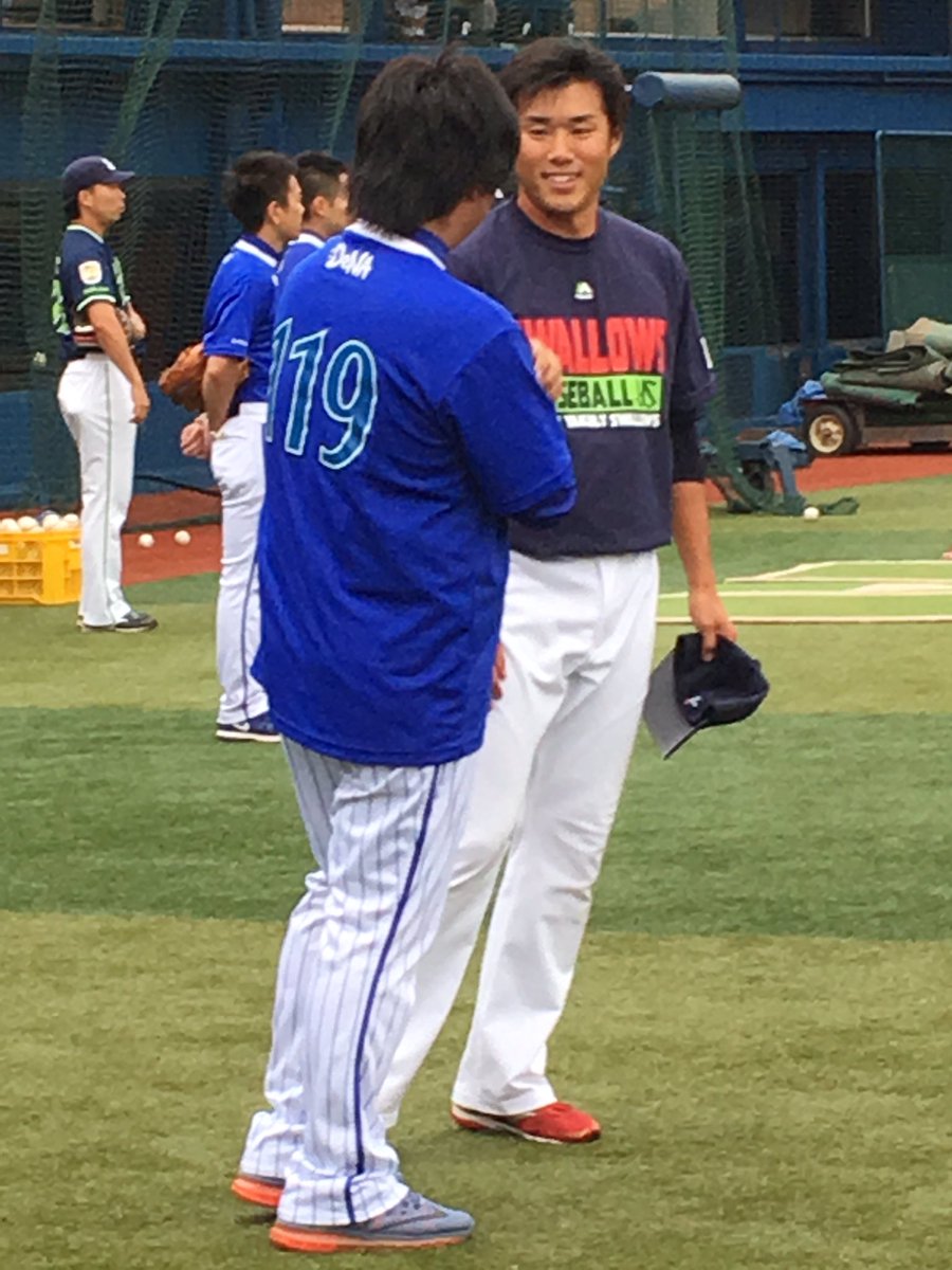 Zac Ikuma ザック生馬 支配下が決まった由規投手と元スワローズ投手 現ベイスターズ打撃投手の前田浩継さん 由規投手はハマの番長投手にも挨拶 Swallows Baystars Zac Ikuma ザック生馬 支配下が決まった由規投手と元スワローズ投手 現ベイスターズ打撃投手の前田浩継さん 由規投手はハマの番長投手にも挨拶 Swallows Baystars