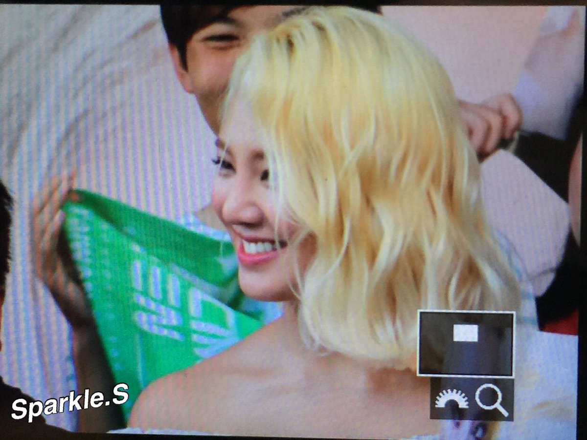 [PIC][05-07-2016]HyoYeon khởi hành đi Đài Loan để tham dự sự kiện của thương hiệu "Absolute New York" vào sáng nay CmlZTv8VYAAvmOH