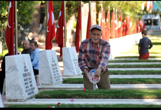 SemihZT95338713's tweet photo. Bütün şehit yakınları Bayramınız Mübarek olsun... #İyiBayramlar https://t.co/NKU4caQ7h3