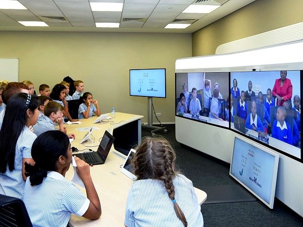 ITNewsAfrica's tweet image. Telepresence technology connects Students in Kenya and UAE
 itnewsafrica.com/2016/07/telepr…