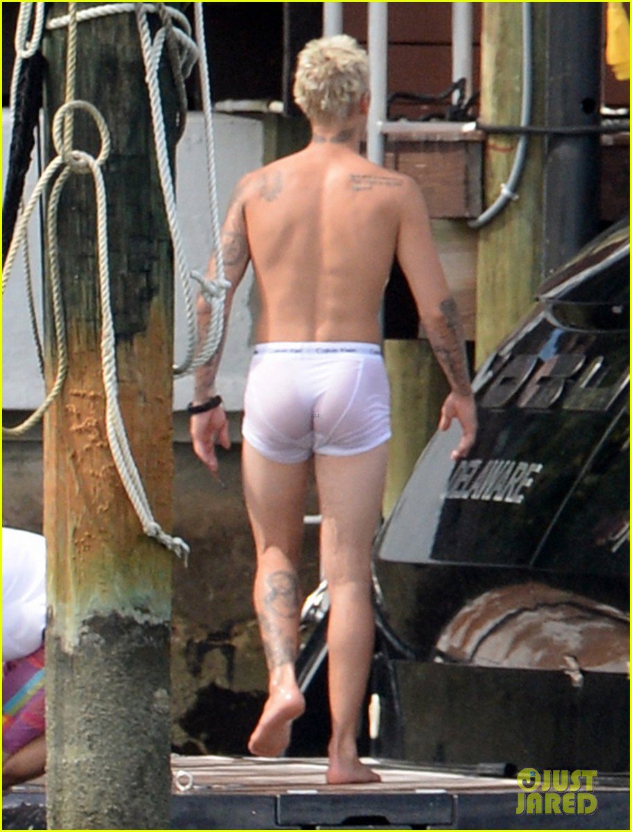 MindsEye777's tweet photo. Im jealous. Cute  butt. https://t.co/pAY6FNXaj9