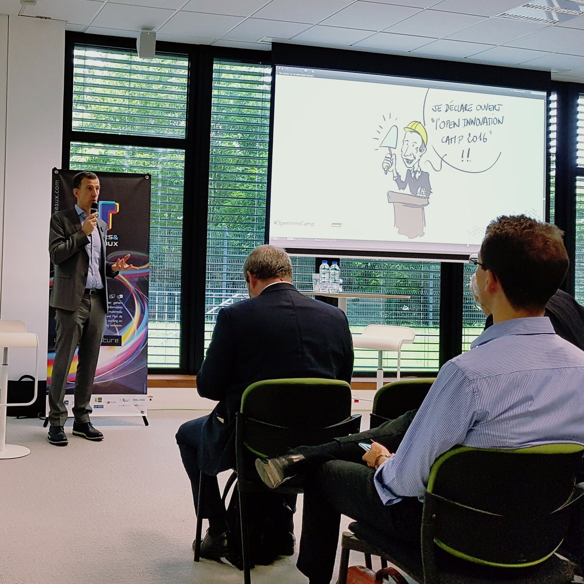 ouestmedias's tweet photo. [#OpenInnovationCamp] 370 inscrits et 40 #startups pour cette journée #LoadingTheFuture @imagesreseaux #Numerique https://t.co/qIFlvCn8V8