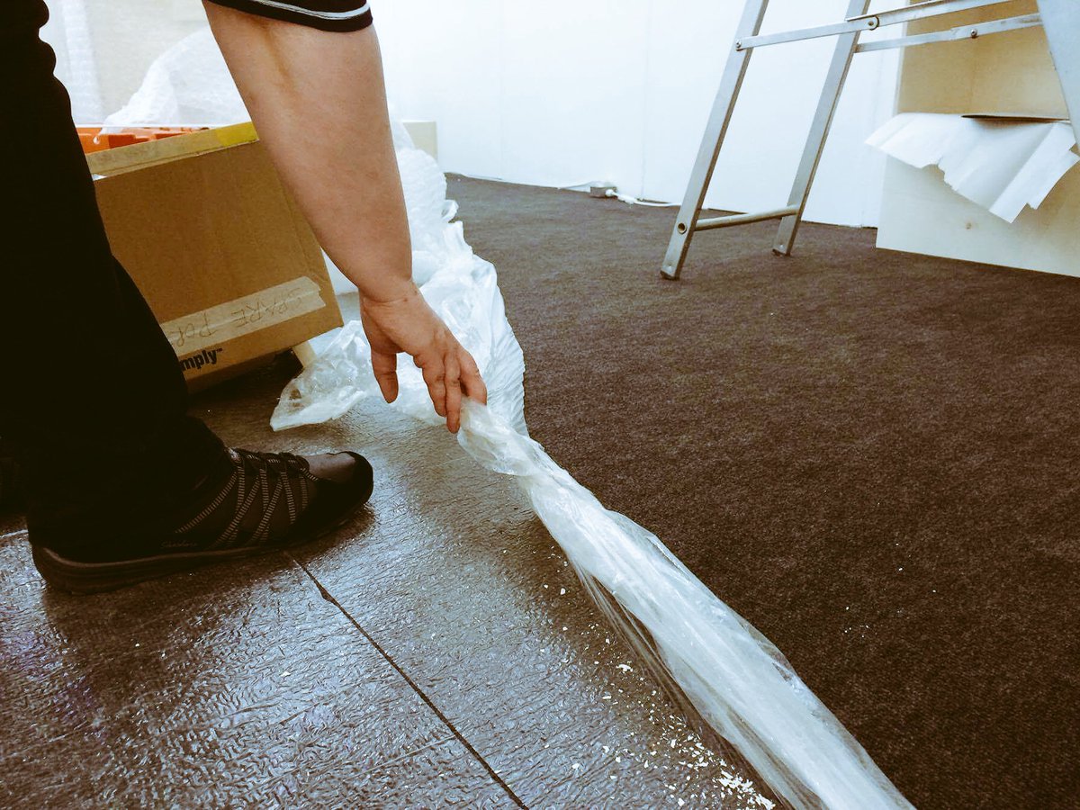 viscom16's tweet image. AUB Viscom are getting down and dirty setting up our final_final_final show at @DandADNewBlood today!