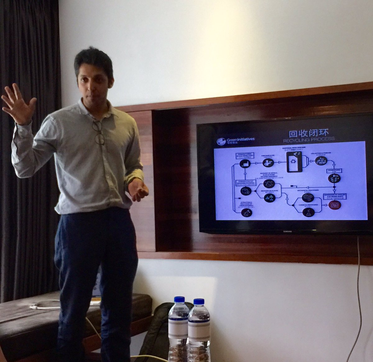 AnnaStervinou's tweet photo. Inspiring people making recycling systematic &amp; transparent #greeninitiativeproject #shanghai https://t.co/EtzIQ4a8iW