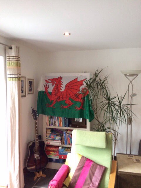 FKasHT's tweet photo. My bit of #Wales in #Cornwall #EURO2016 #werenotcominghome #Bringithome if you like what the boys are doing #Share https://t.co/zslapJDshT