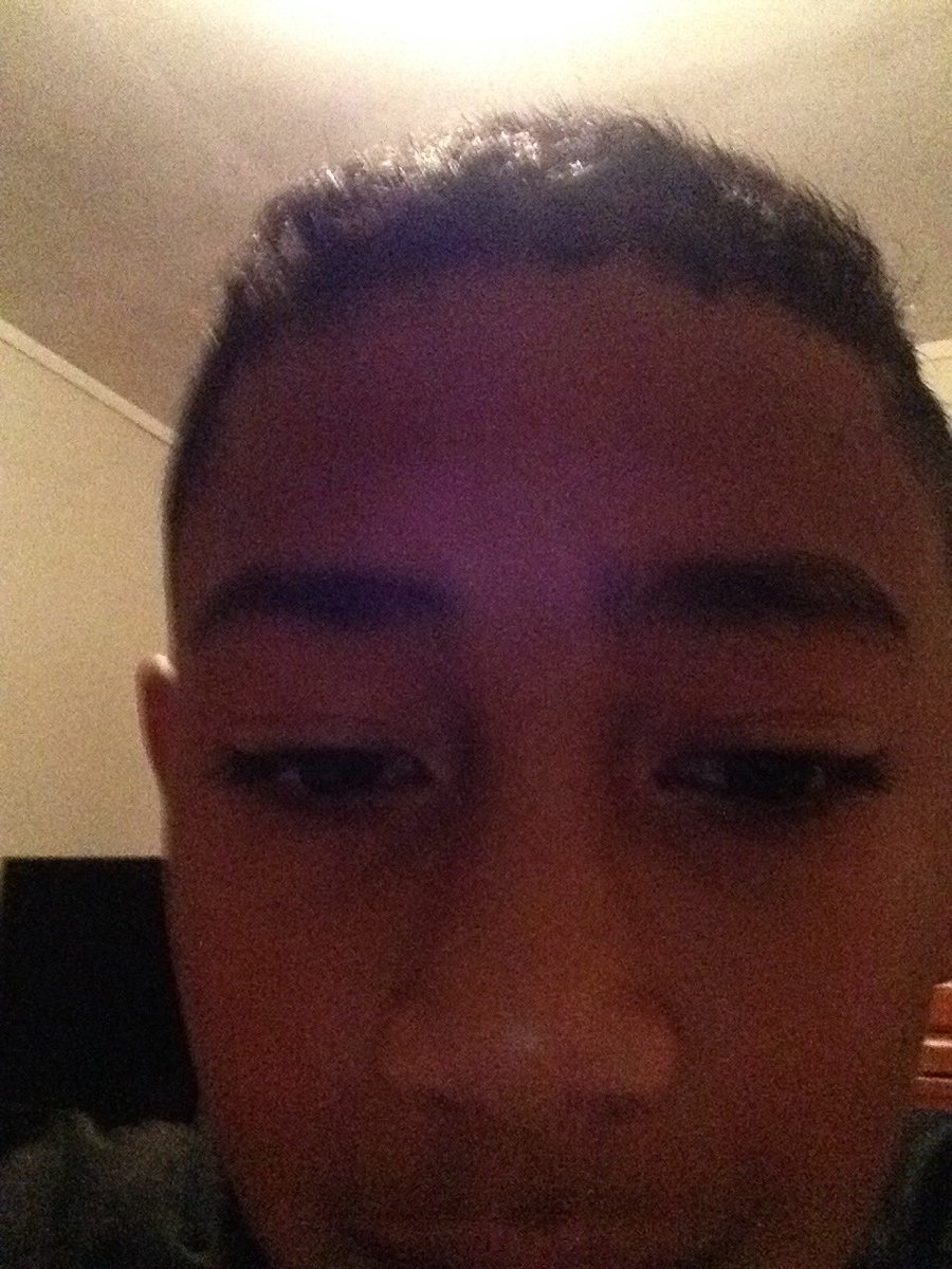 kimneezy_'s tweet photo. My iPod I leave at home is synced with my iPhone &amp; this photo comes up in my album #DontTouchMyStuff #HidingTime https://t.co/dzsUsvNOE2