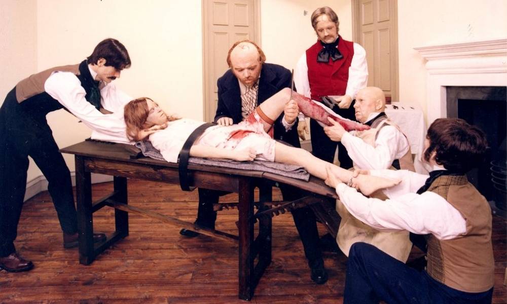 NHSLeedsWest's tweet image. #HappyBirthdayNHS 68 today. Glad to see we don&apos;t have operating theatres like this pre-NHS days via @thackraymuseum