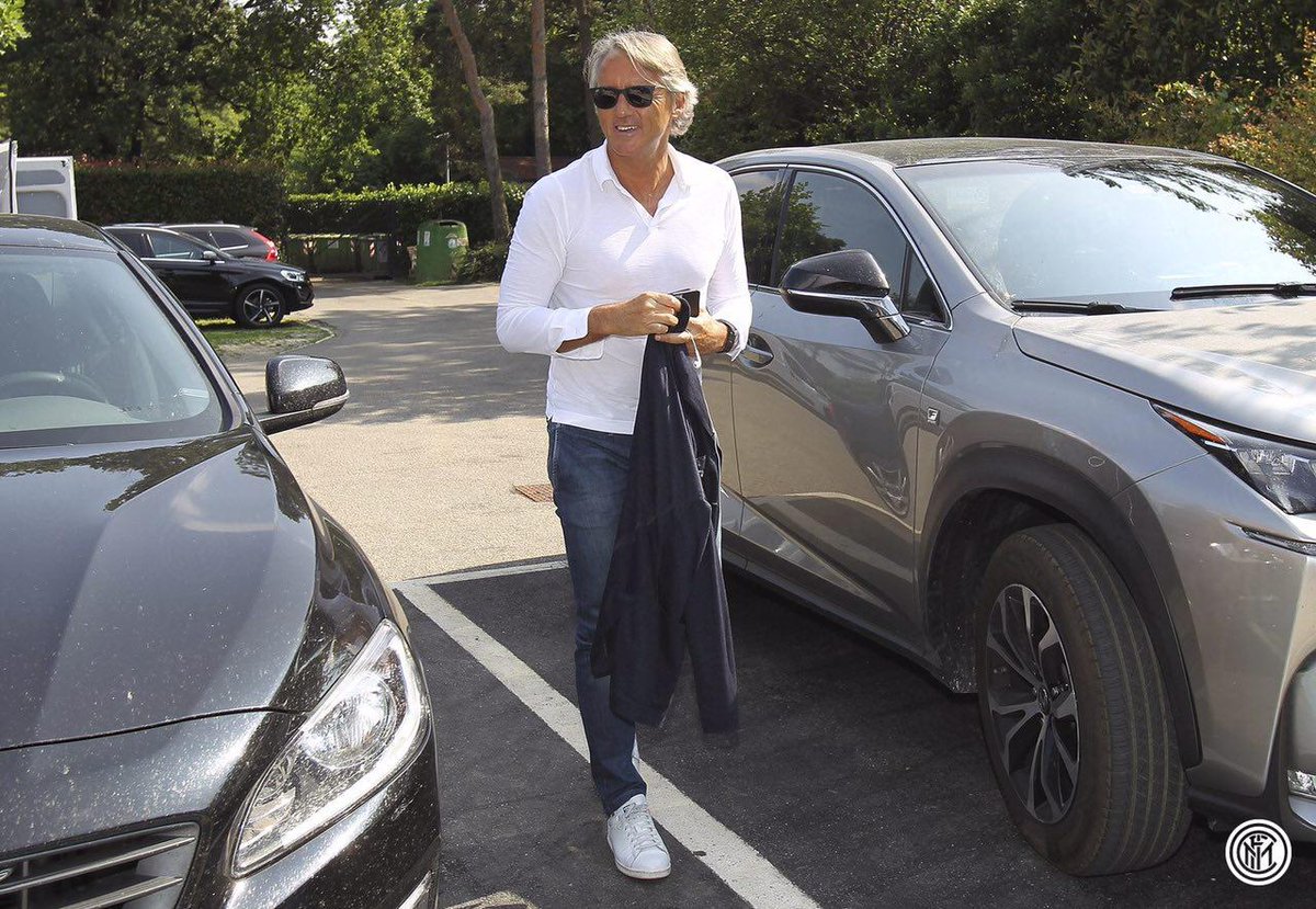 robymancio's tweet photo. Bello essere tornati al lavoro, e voi siete pronti per la nuova stagione?
#ForzaInter #GoInter #FCIM @Inter https://t.co/iWQNjqOKdL